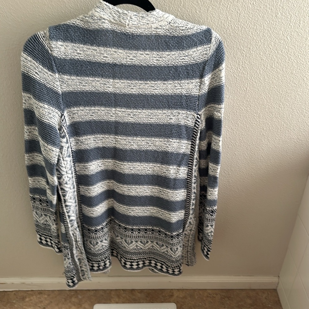 Lucky Brand Cardigan.  Excellent with jeans!  Chambray, blue,  white/cream. - Picture 5 of 5